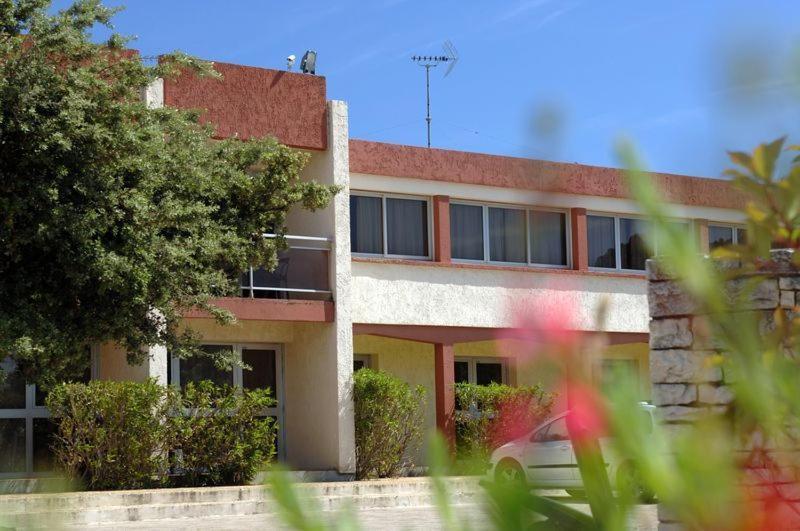 Hotel Le Lagon Rochefort-du-Gard Exterior photo