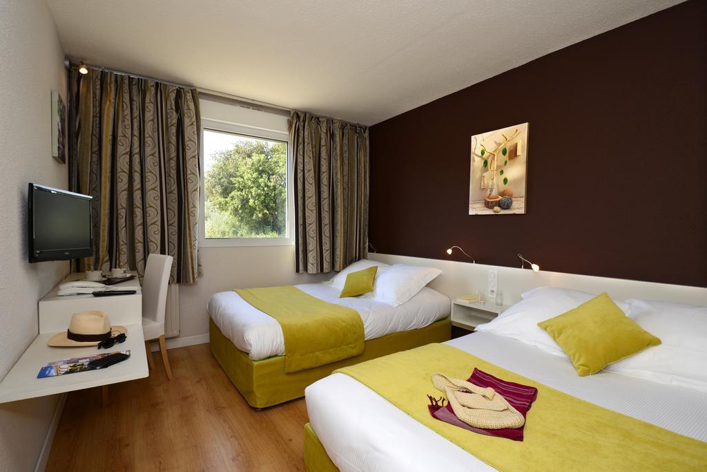 Hotel Le Lagon Rochefort-du-Gard Exterior photo